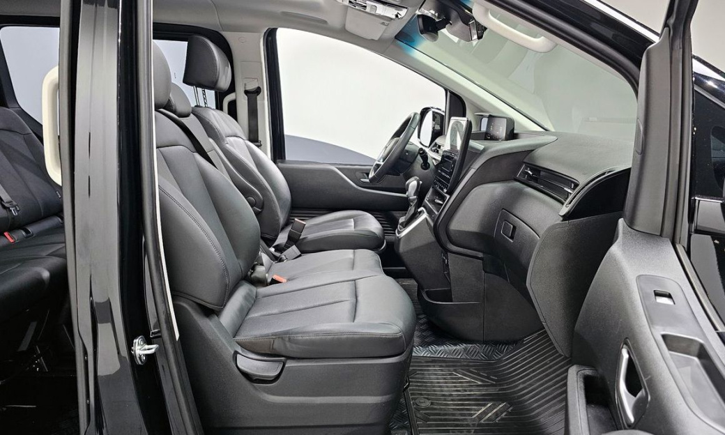 Hyundai Staria 4WD Tourer 9-Seater, 2025