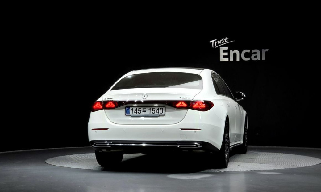 Mercedes-Benz E-Class E300 4MATIC Exclusive, 2025