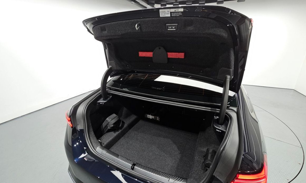 BMW 5-Series 520i M Sport, 2025