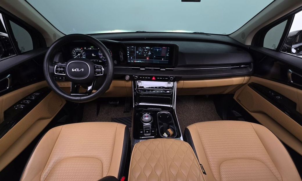 Kia Carnival 7-Seater Signature, 2022