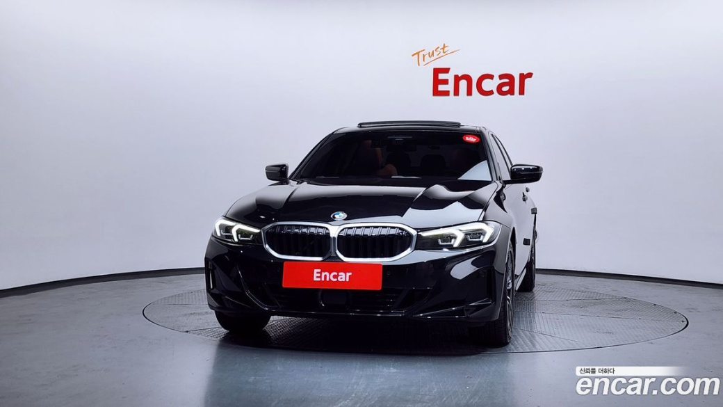 BMW 3-Series 320i Luxury, 2023