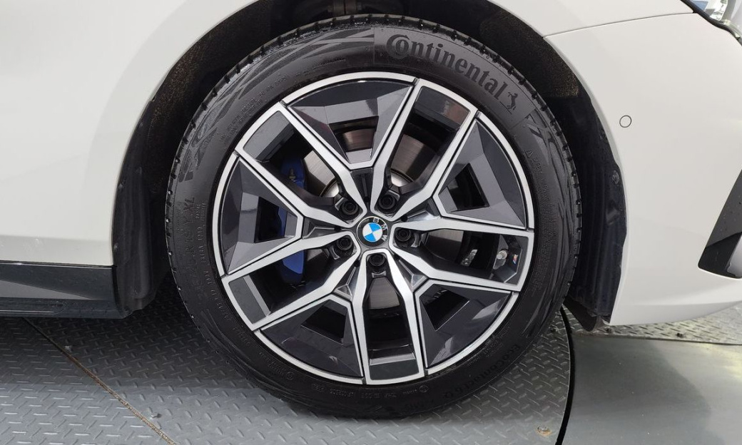 BMW 5-Series 520i M Sport, 2025