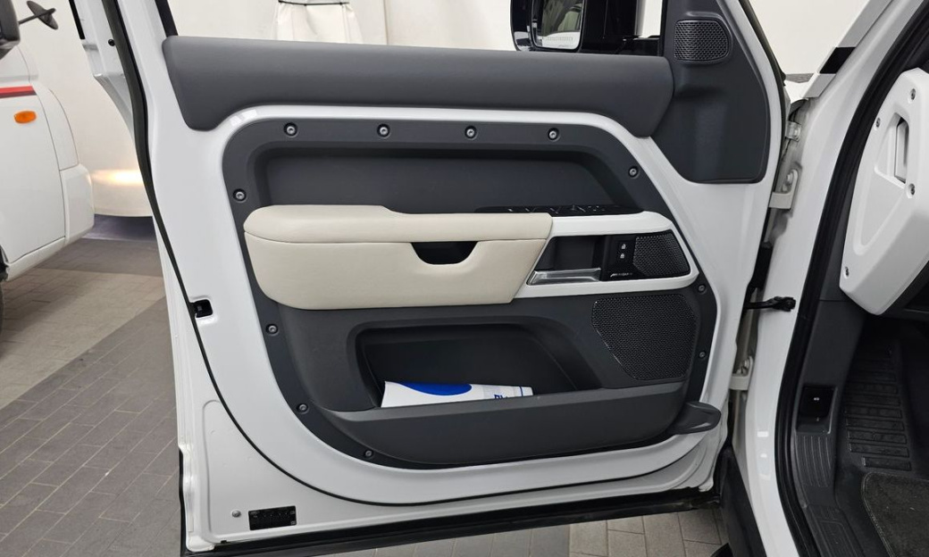 Land Rover Defender 110 D300 HSE, 2023