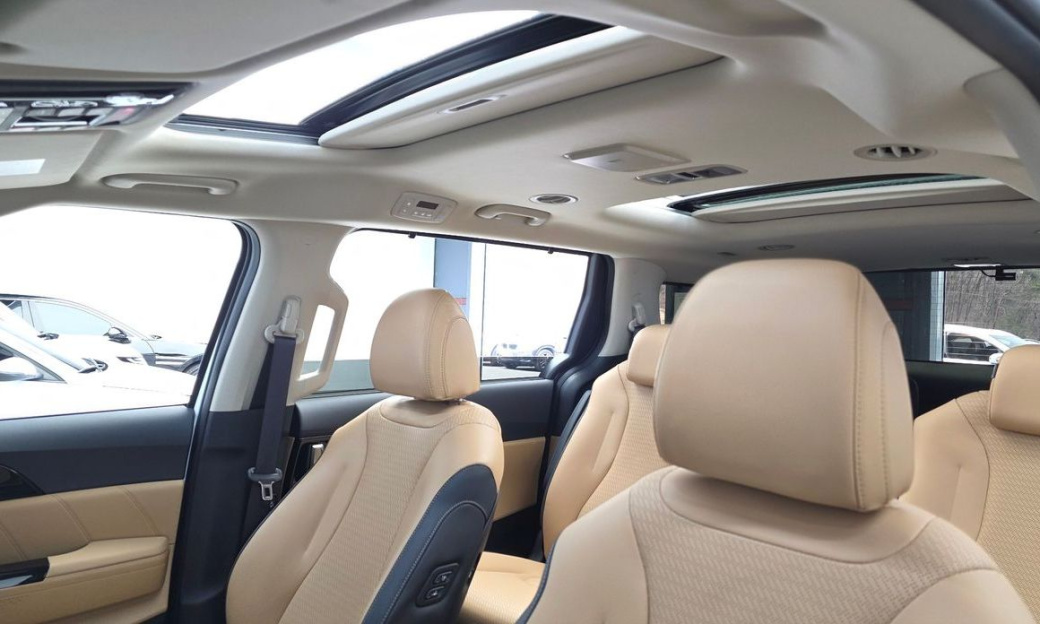 Kia Carnival 9-Seater Signature, 2023