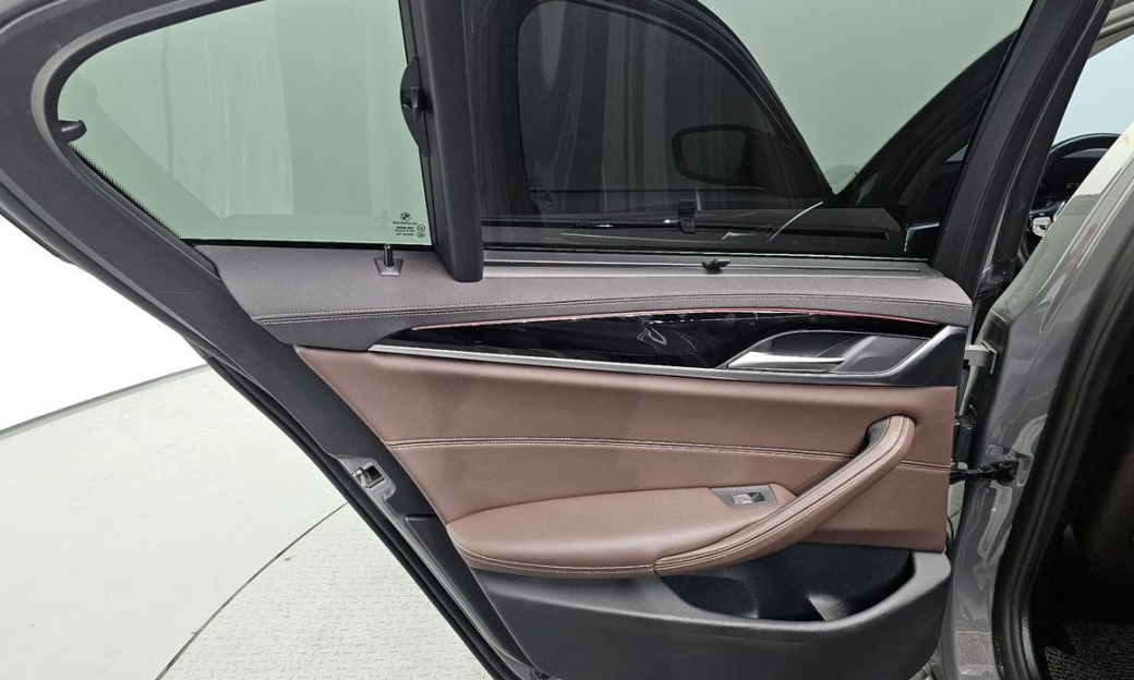 BMW 5-Series 523d xDrive Luxury, 2022