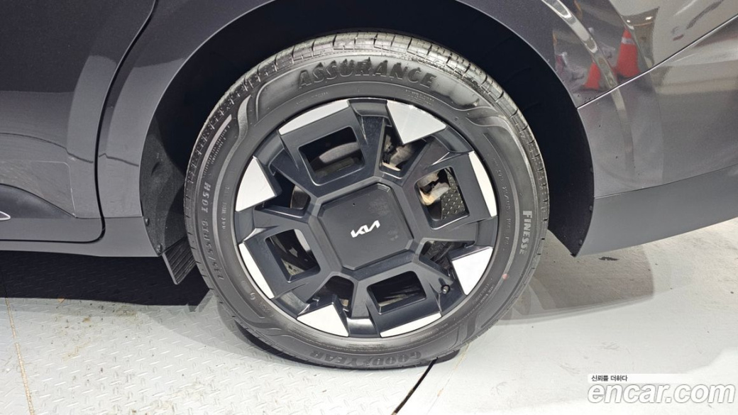 Kia Carnival 7-Seater Outdoor, 2025