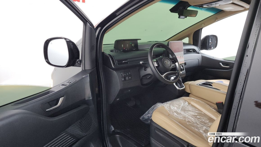 Hyundai Staria 4WD , 2023