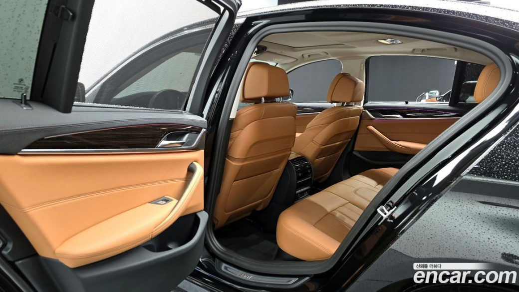 BMW 5-Series 520i Luxury, 2023