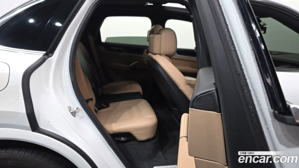 Porsche Cayenne 3.0, 2024