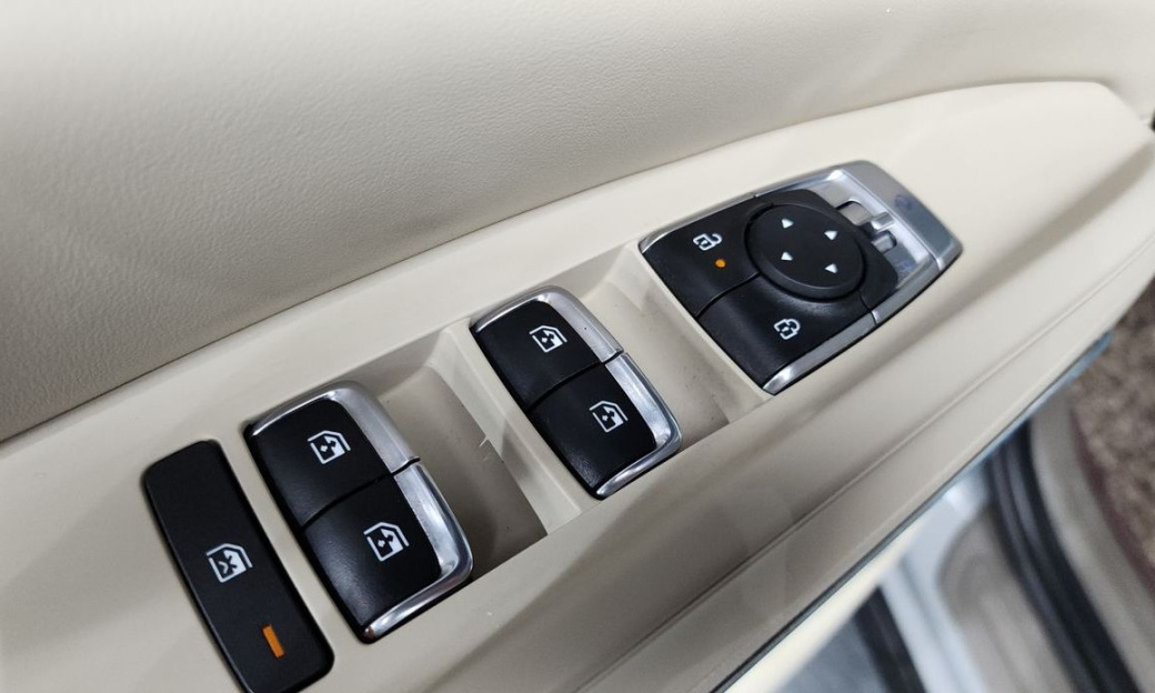 Kia Carnival 9-Seater Gravity, 2025
