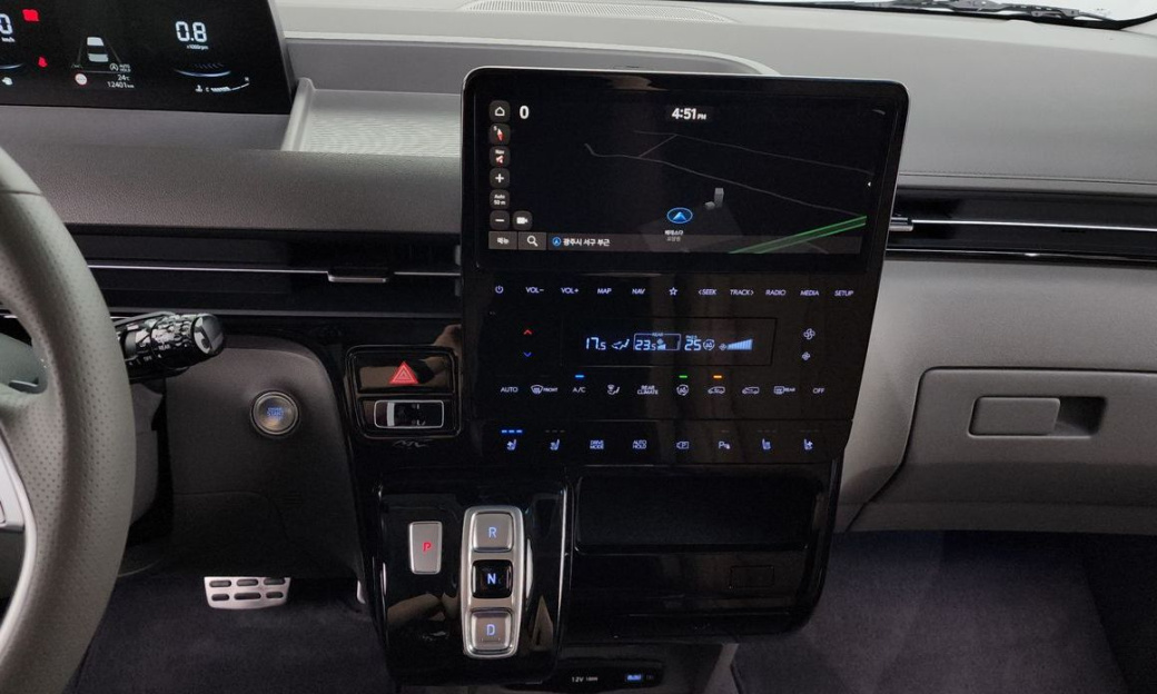 Hyundai Staria 2WD Camping Car, 2024