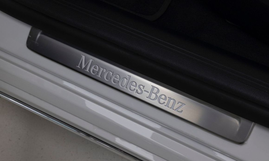 Mercedes-Benz E-Class E300 4MATIC Exclusive, 2025