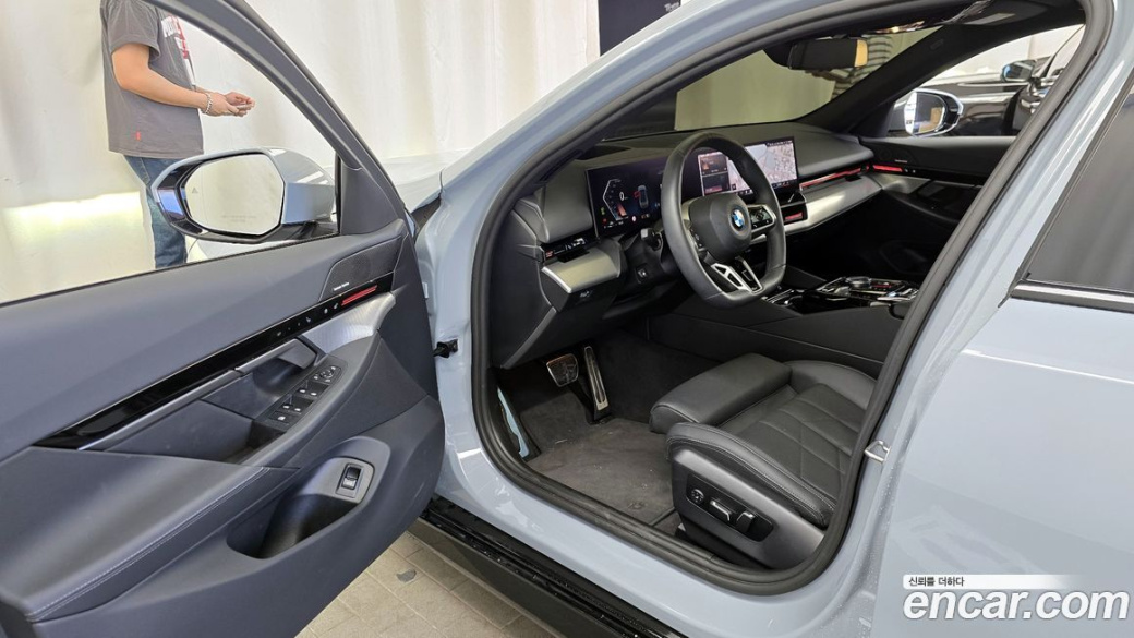 BMW 5-Series 520i M Sport, 2024