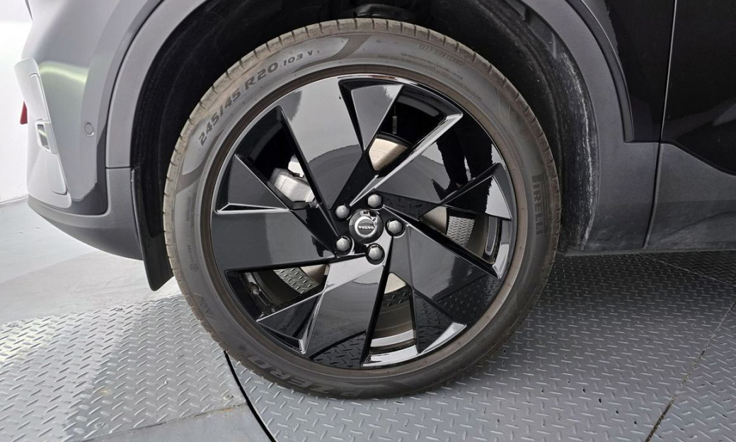 Volvo XC40 B4 Black Edition, 2025