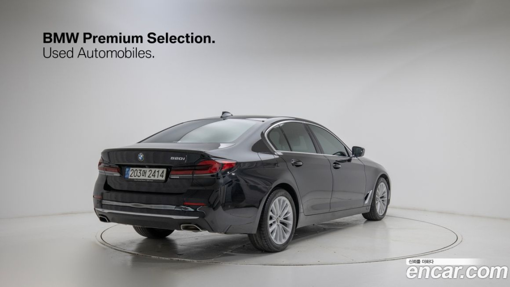 BMW 5-Series 520i Luxury, 2023
