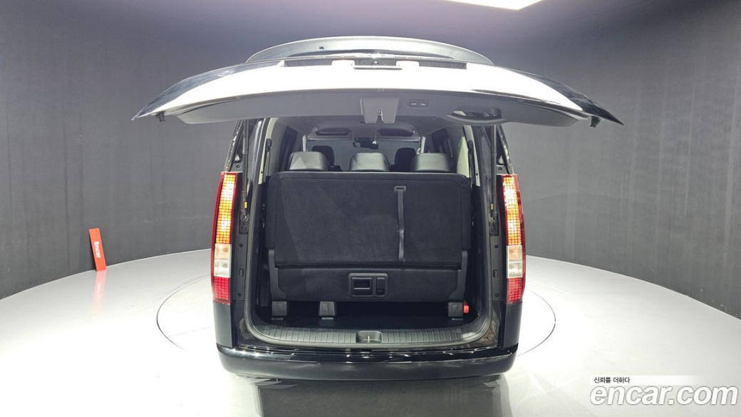 Hyundai Staria Tourer 11-Seater, 2023