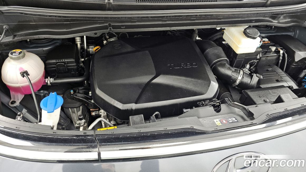 Hyundai Staria 4WD Lounge 9-Seater, 2023