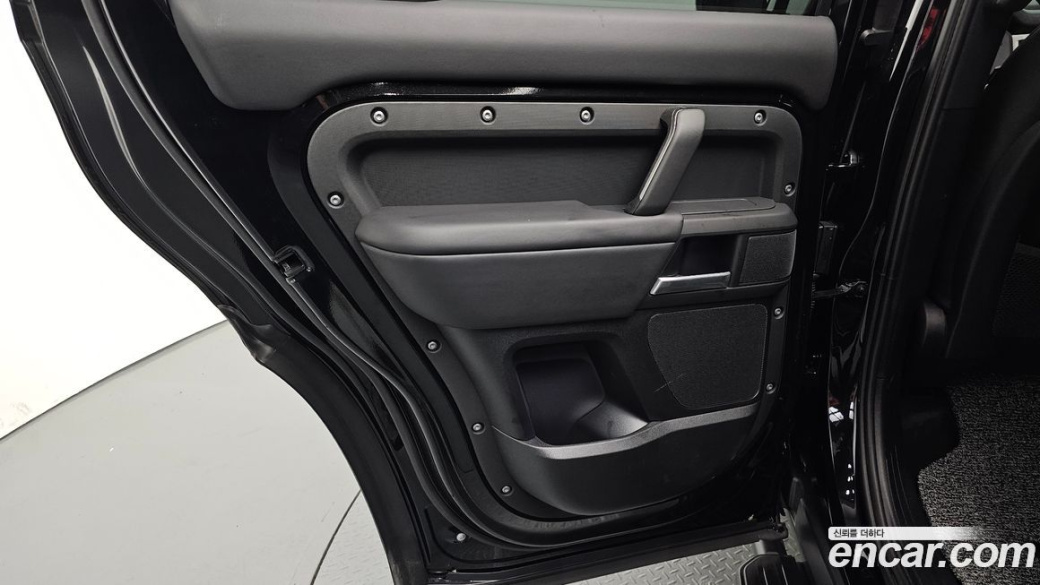 Land Rover Defender 110 P300 X-Dynamic SE, 2025