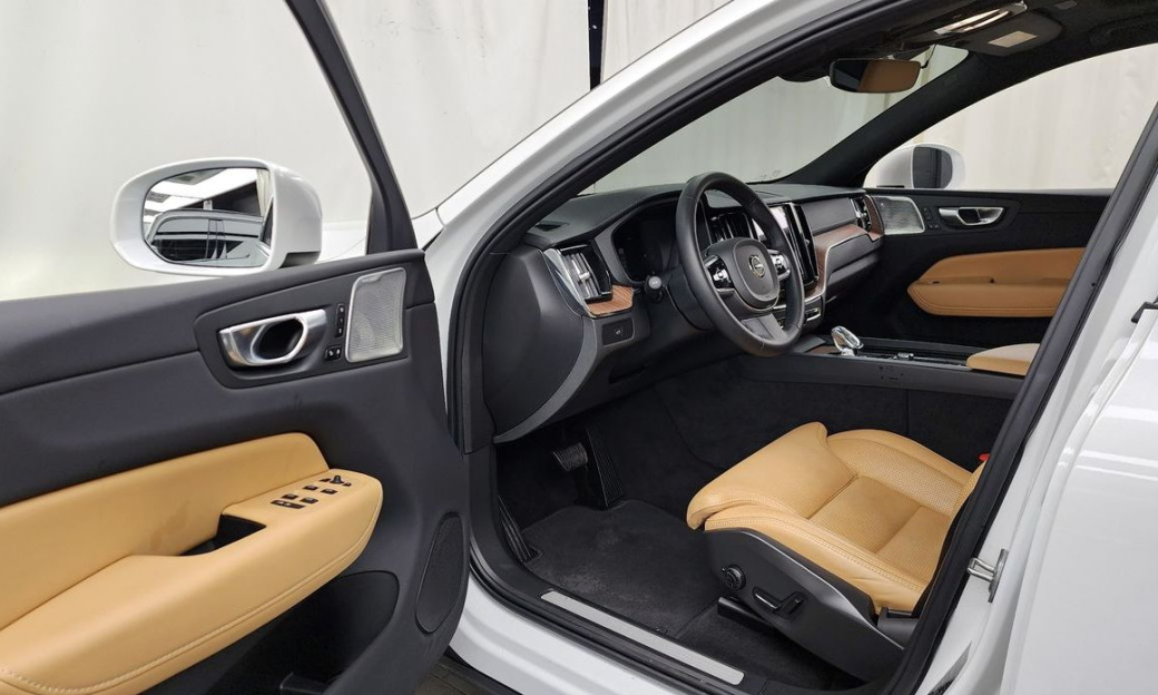 Volvo XC60 B5 Ultimate Bright, 2024
