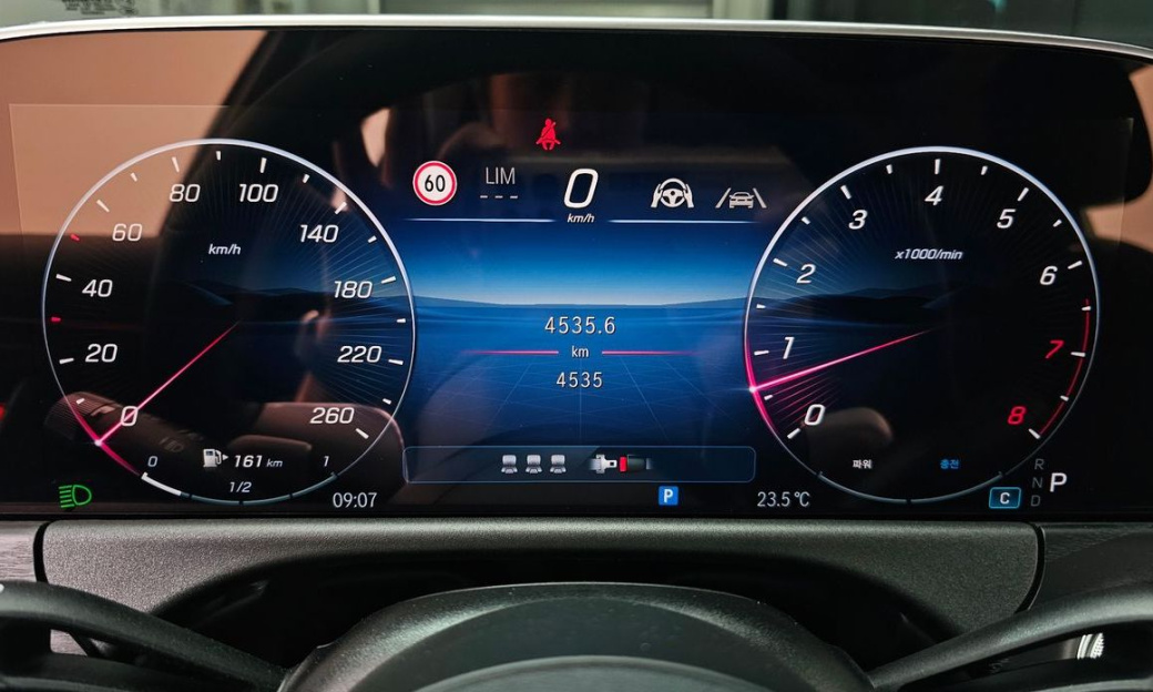 Mercedes-Benz E-Class E200 Avantgarde, 2025