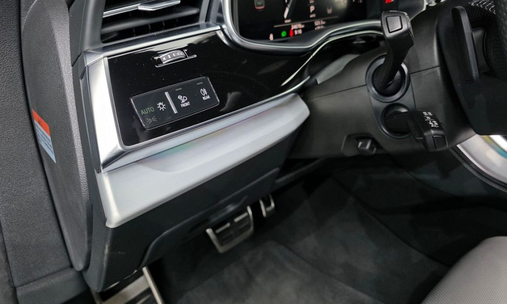 Audi Q8 55 TFSI Quattro Premium, 2023