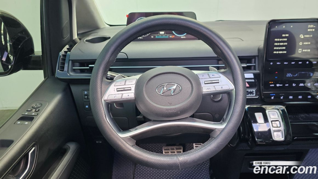 Hyundai Staria 4WD Lounge 9-Seater, 2022