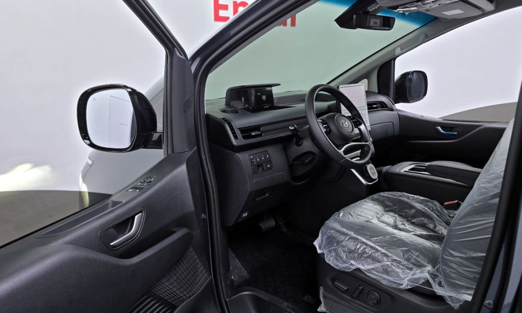 Hyundai Staria Tourer 11-Seater, 2024