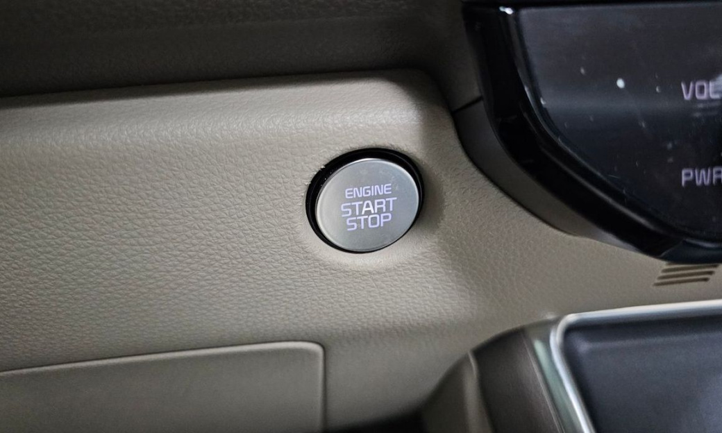 Kia Carnival 9-Seater Signature, 2024