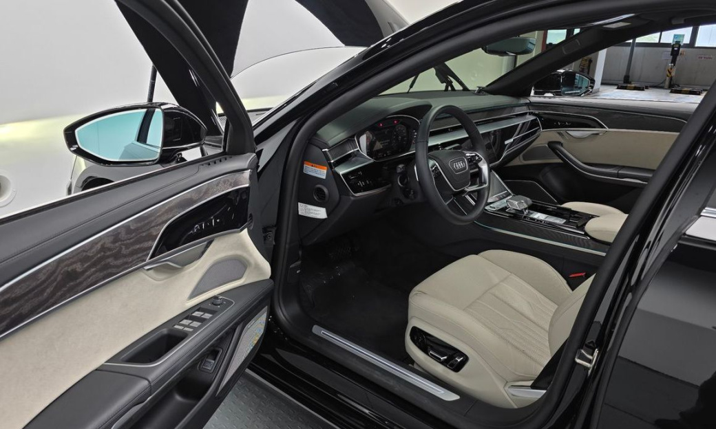 Audi A8 55 TFSI Quattro Premium LWB, 2023