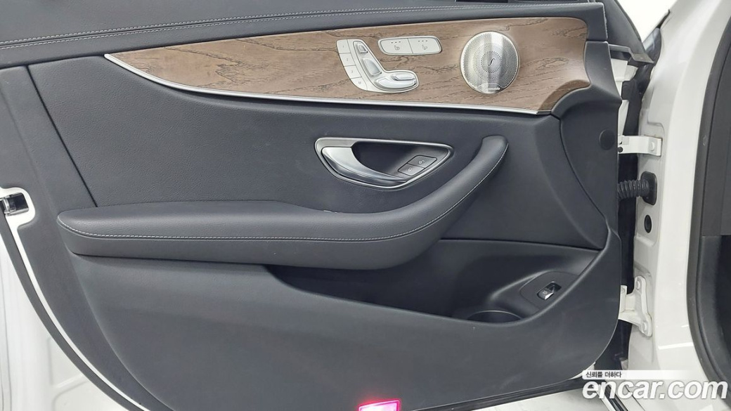 Mercedes-Benz E-Class E220d 4MATIC Exclusive, 2022