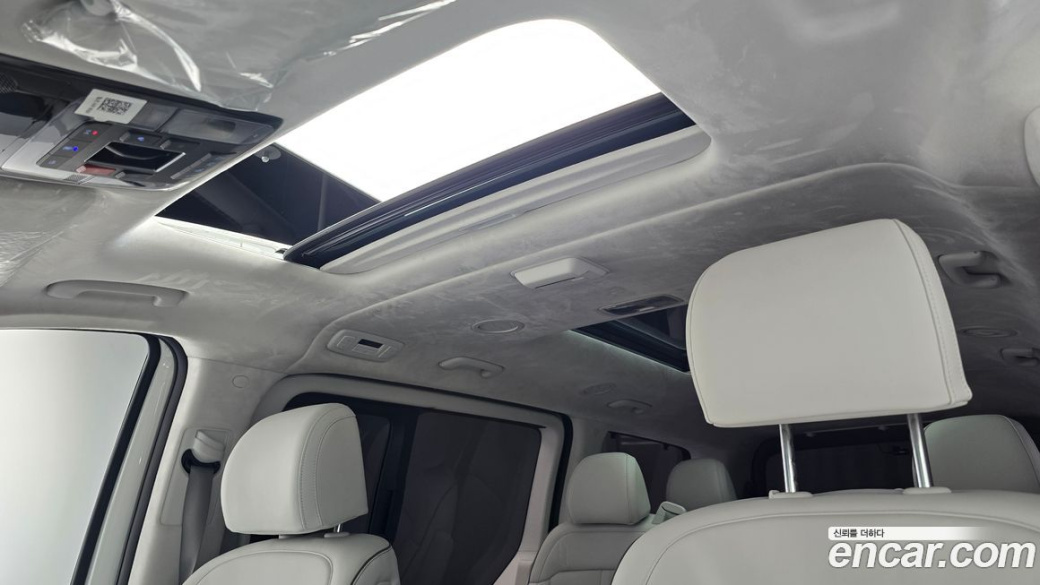 Hyundai Staria 4WD Lounge 9-Seater, 2023