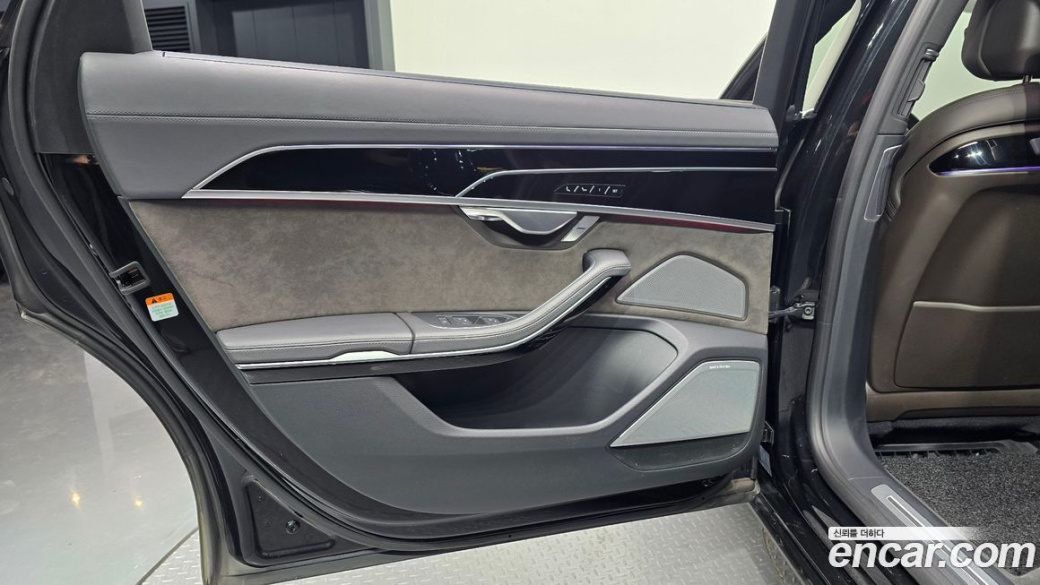 Audi A8 55 TFSI Quattro LWB, 2021