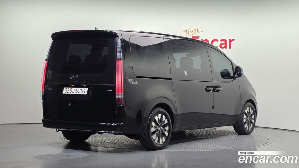 Hyundai Staria 4WD Lounge 7-Seater, 2023