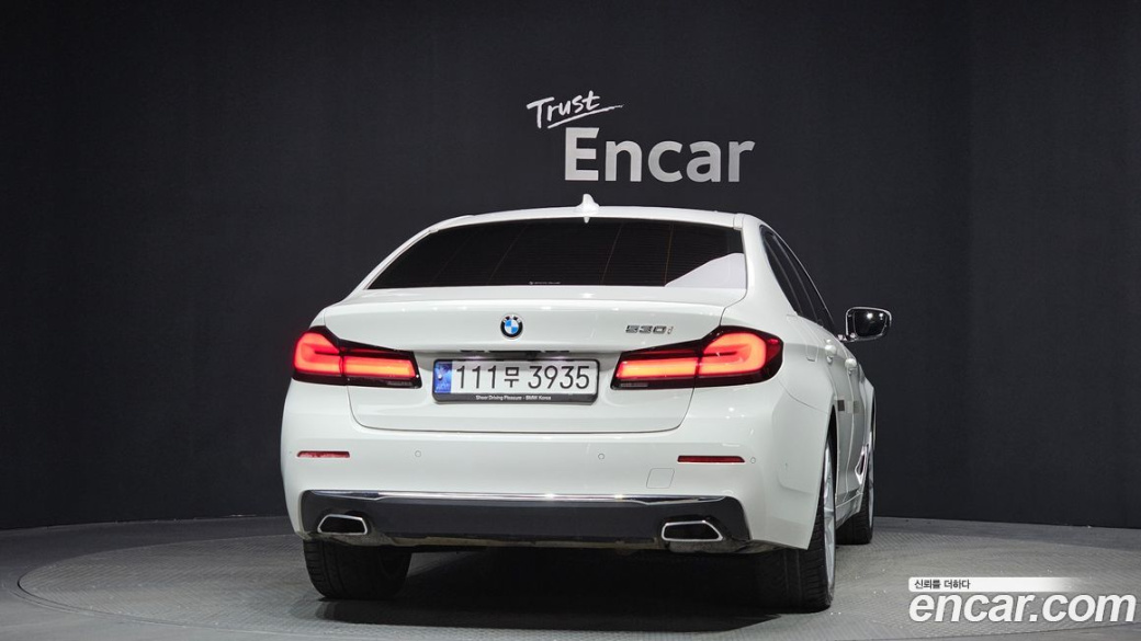 BMW 5-Series 530i Luxury, 2023