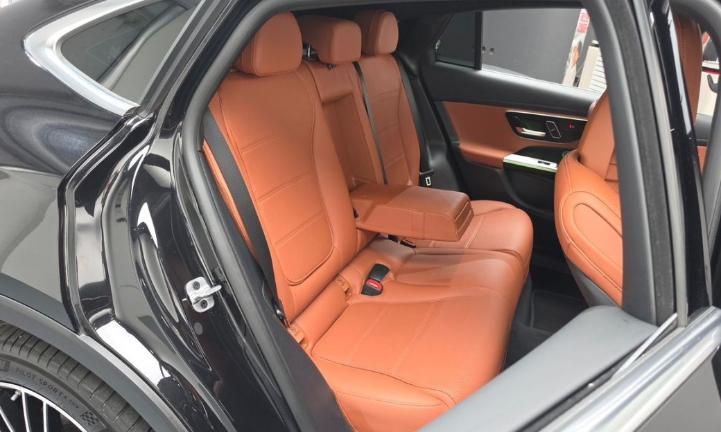 Mercedes-Benz GLC-Class GLC 300 4MATIC Avantgarde, 2025