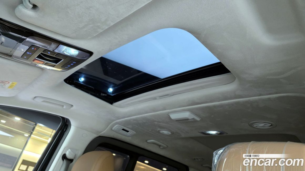Hyundai Staria 4WD Lounge 9-Seater, 2024