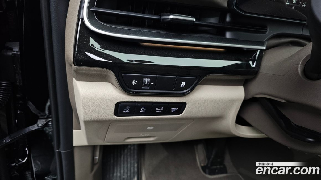 Kia Carnival 7-Seater Gravity, 2025