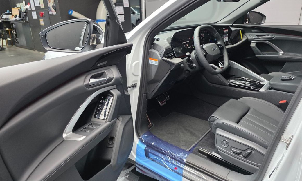 Audi Q5 40 TDI Quattro S Line Black Edition, 2025
