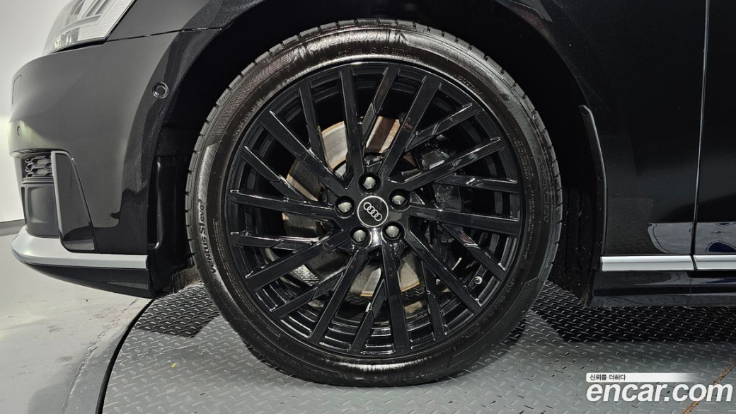 Audi A8 55 TFSI Quattro LWB, 2021