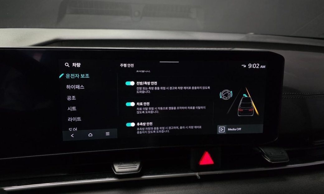 Kia Carnival 9-Seater Prestige, 2025