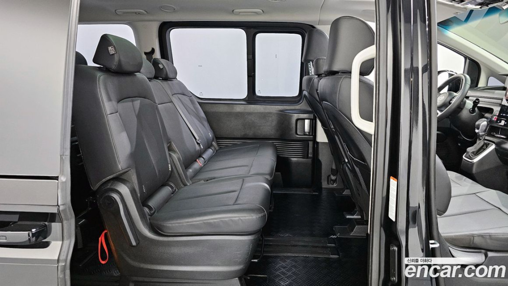 Hyundai Staria 4WD Tourer 9-Seater, 2025