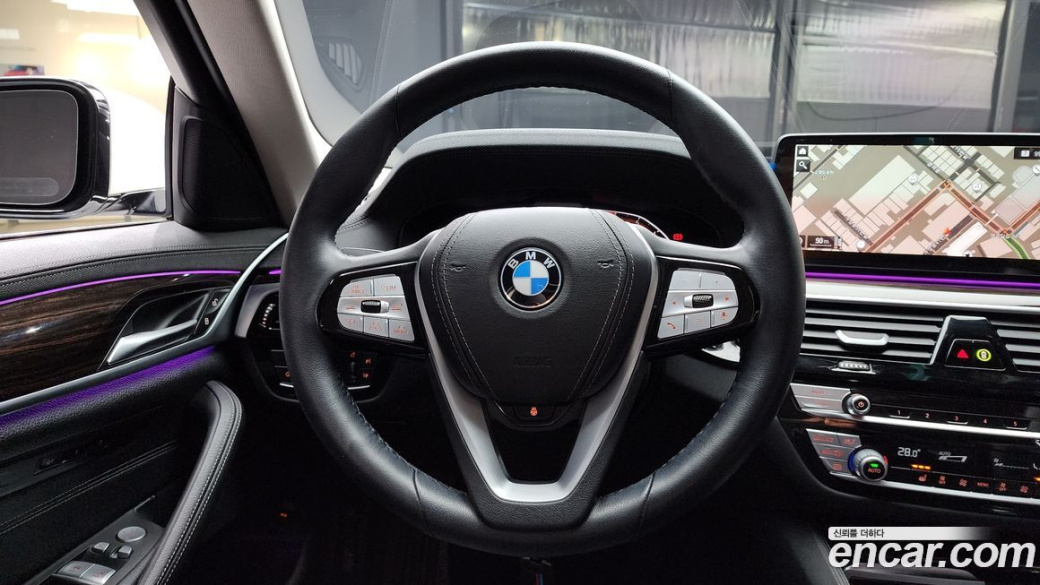 BMW 5-Series 520i Luxury, 2023