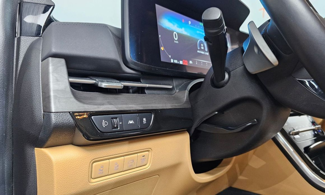 Kia Carnival 7-Seater Signature, 2023
