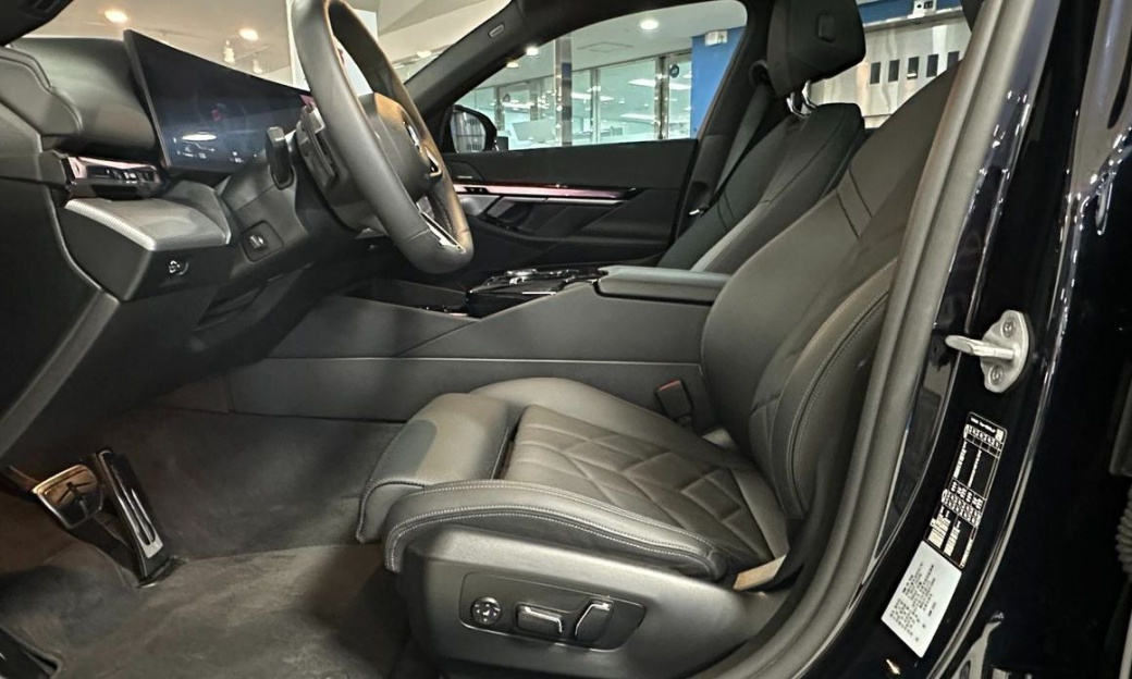 BMW 5-Series 520i M Sport, 2025