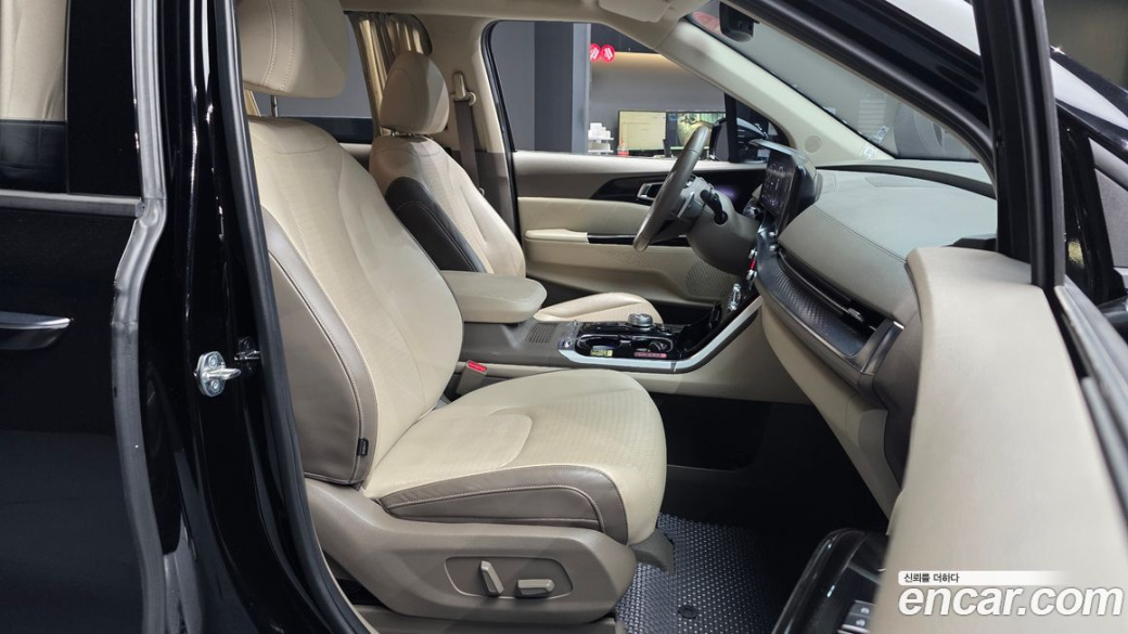 Kia Carnival 9-Seater Hi-Limousine, 2023