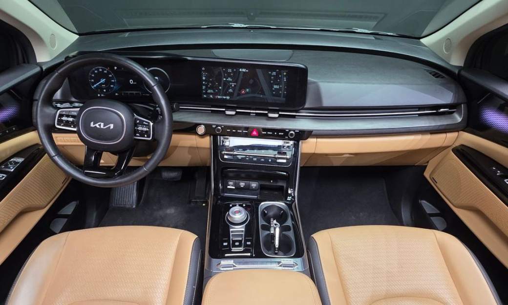 Kia Carnival 11-Seater Signature, 2023