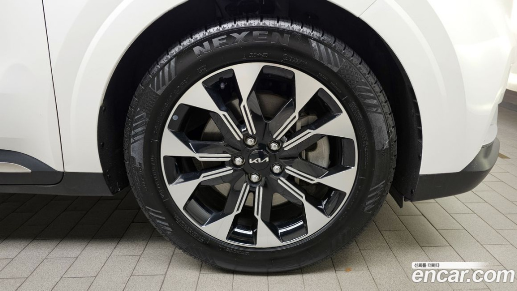 Kia Carnival 7-Seater Outdoor, 2023