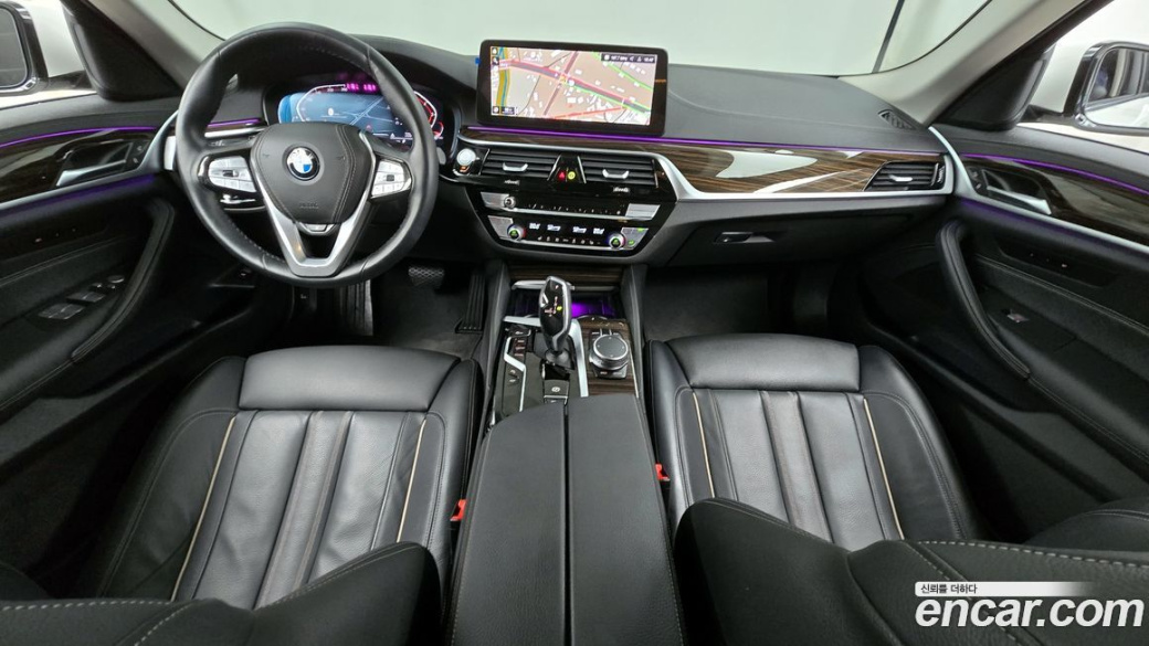 BMW 5-Series 520i Luxury, 2023