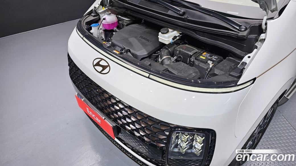 Hyundai Staria 4WD Lounge 7-Seater, 2025