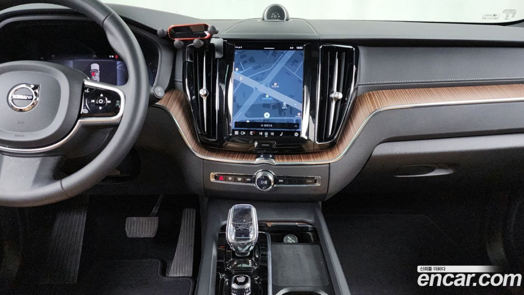 Volvo XC60 B5 Ultimate Bright, 2024